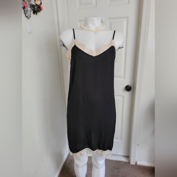 Forever 21 Other - Elegant Black and Cream Lace Slip Dress